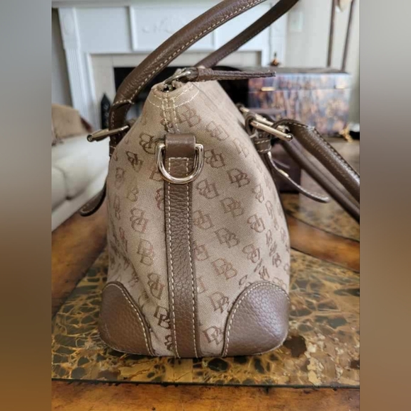 Dooney and Bourke shoulder bag - Picture 7 of 11